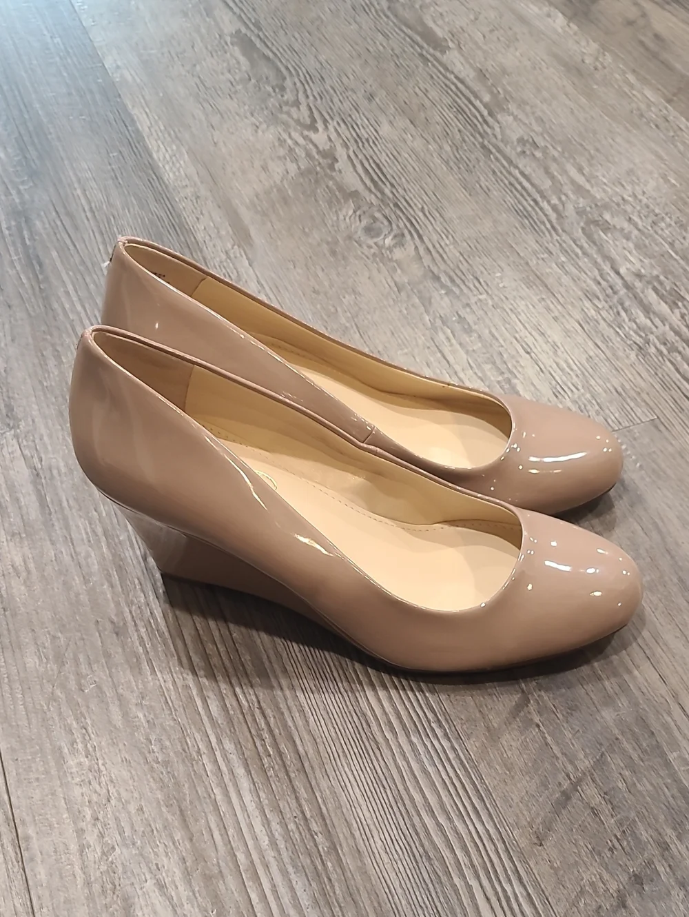 Jessica Simpson Nude Patent Low Wedge Pumps Size 7.5